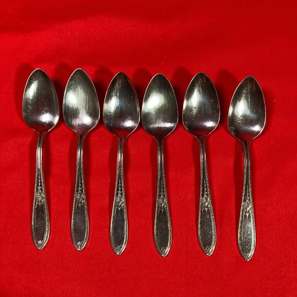 6 - Vintage Wm Rogers & Son Triumph Teaspoons 6